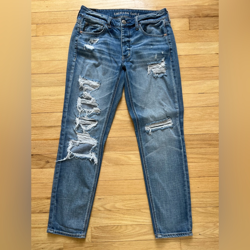 American Eagle Distressed Tomgirl Jeans